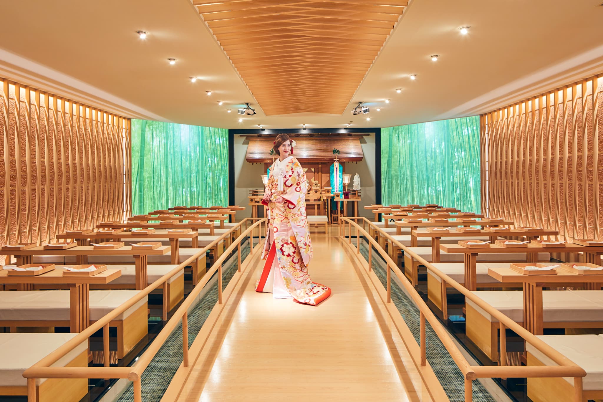 水に囲まれた神秘の神殿「水凛」での神前式も可能